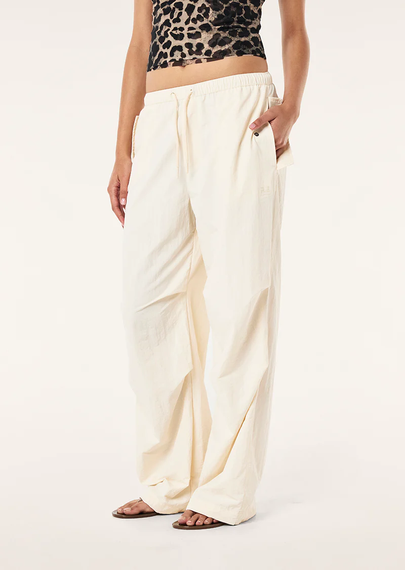 Discovery pant in whisper white