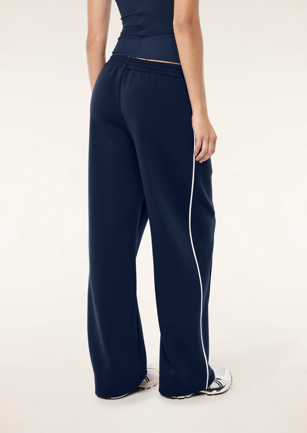 Triumph pant in dark navy - Image 3