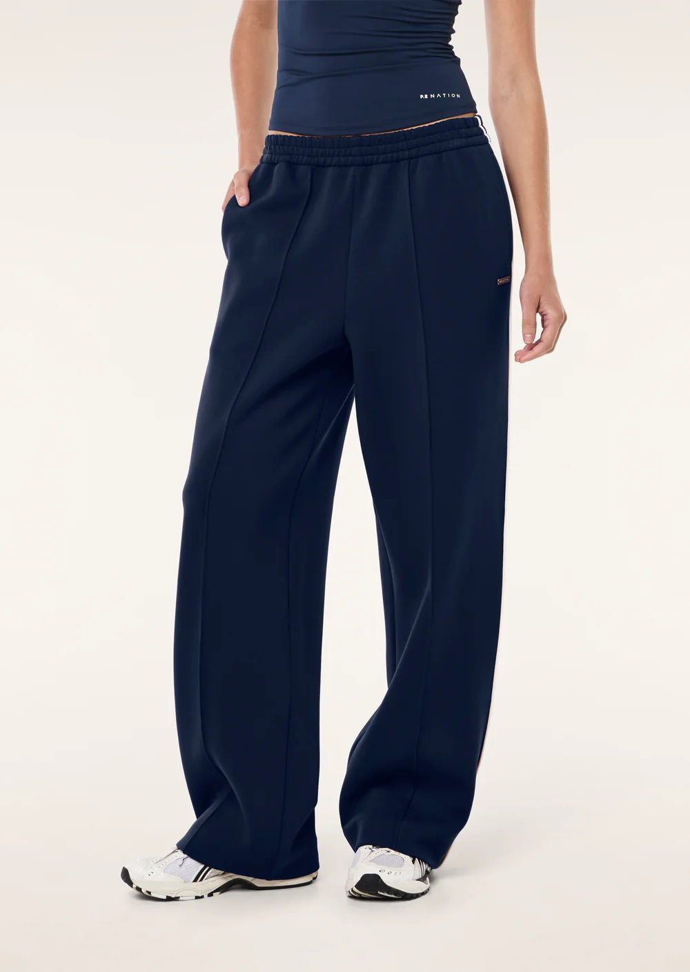 Triumph pant in dark navy - Image 5