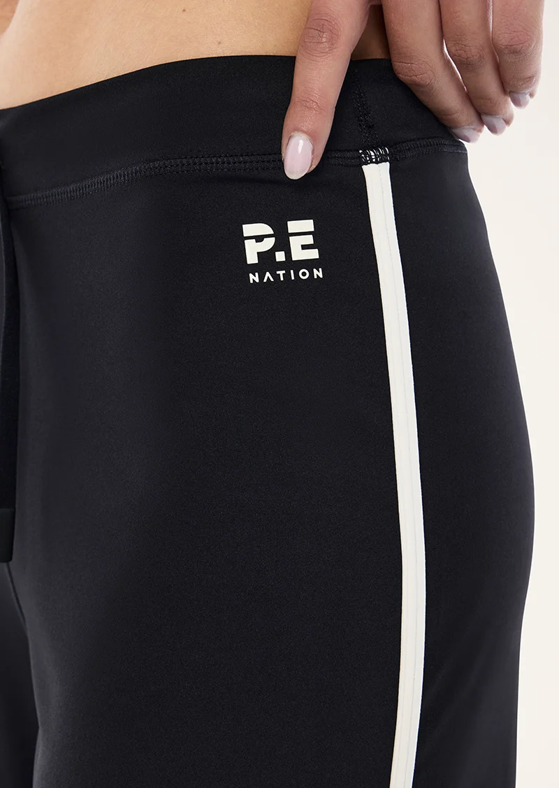 Cascade wide leg legging in black & whisper white - Image 2