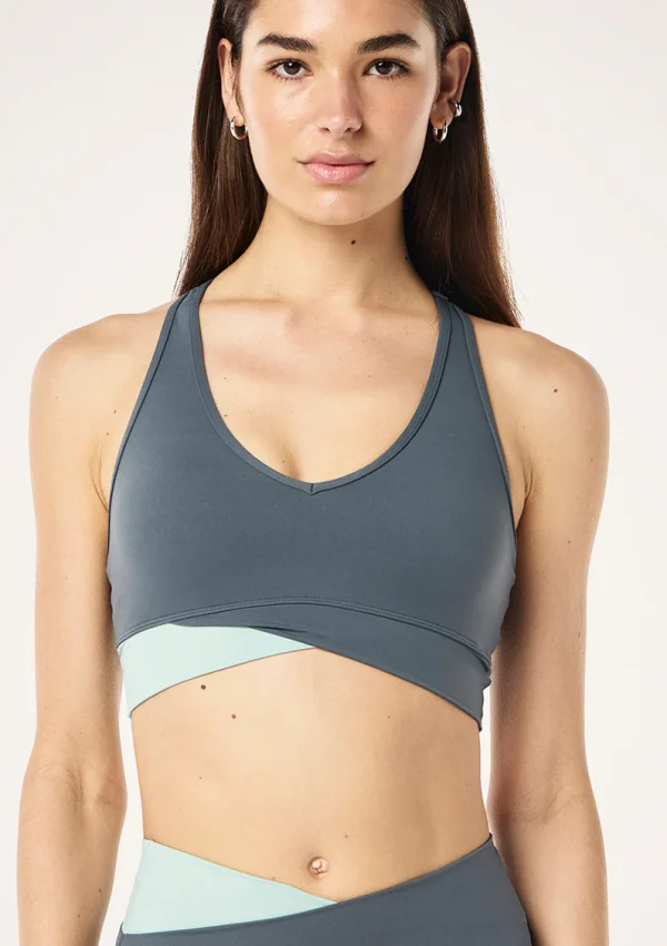 Wander sports bra in thunder 1
